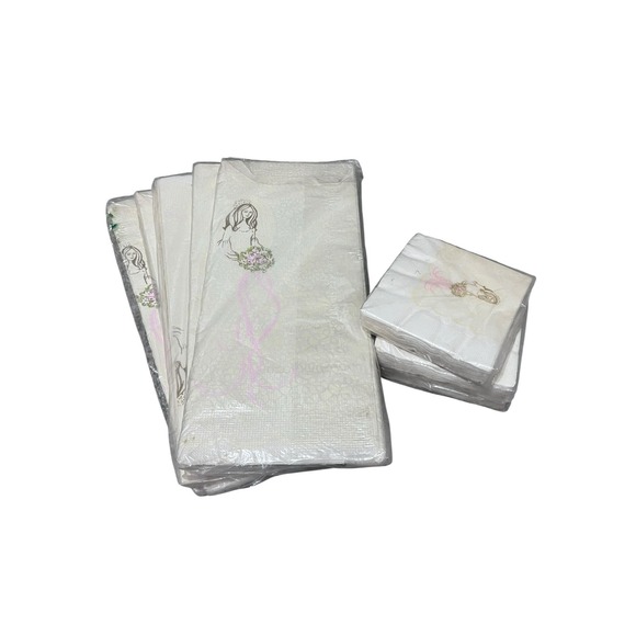 Hallmark VintageSet of 5 Table Covers & 3 Paper Napkins Bride